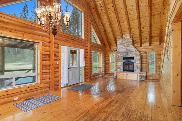 9320 W Seven Mile Rd, Nine Mile Falls, WA 99026