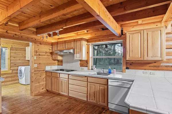 9320 W Seven Mile Rd, Nine Mile Falls, WA 99026