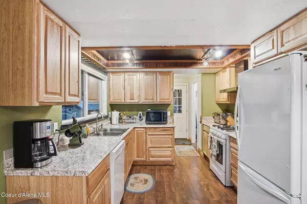 527 Creekside Dr, Priest Lake, ID 83856