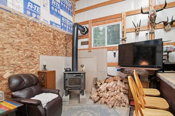 10621 N Whispering Pines Ln, Elk, WA 99009