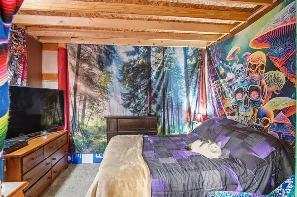 10621 N Whispering Pines Ln, Elk, WA 99009