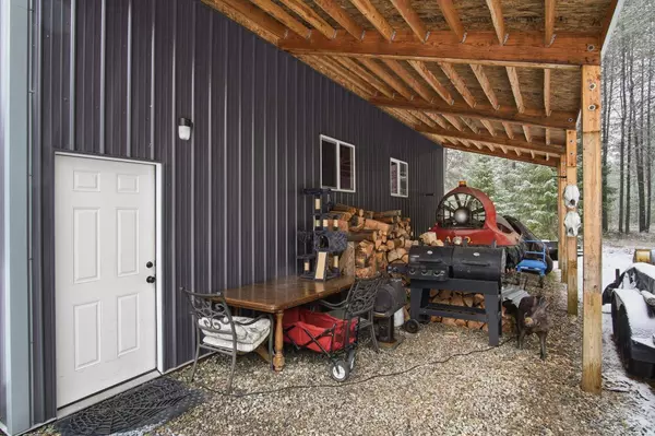 10621 N Whispering Pines Ln, Elk, WA 99009