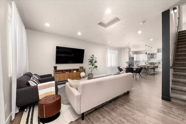 5908 N Monroe St, Spokane, WA 99205