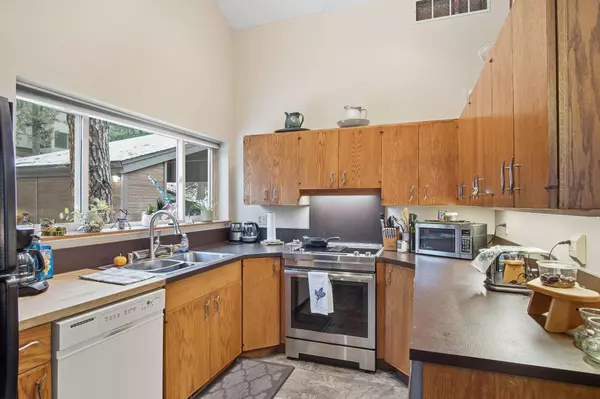 3730 W Rosamond Ave, Spokane, WA 99224