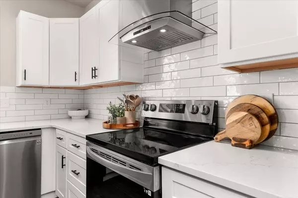 5908 N Monroe St, Spokane, WA 99205