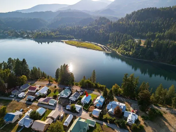 409 Pend Oreille Blvd, Metaline Falls, WA 99153