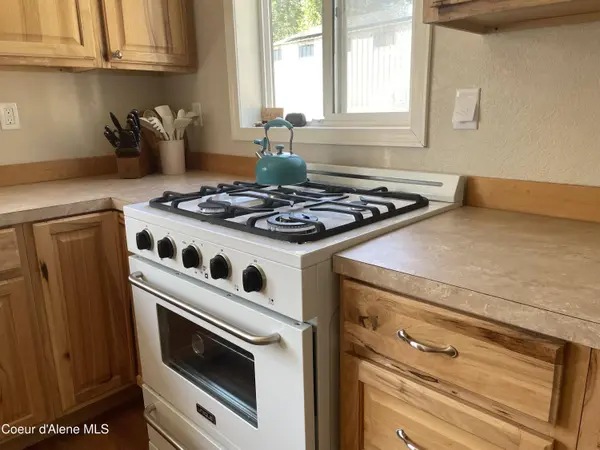 1094 Fortyniner LN, Bonners Ferry, ID 83805
