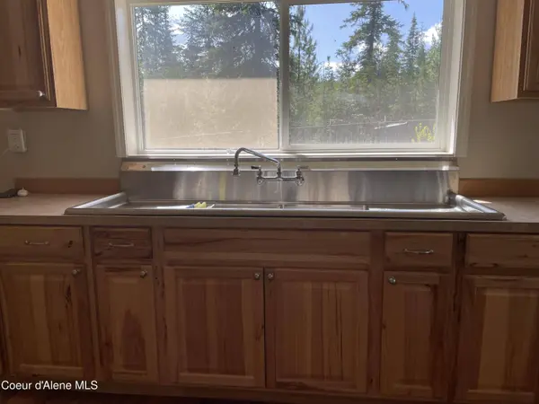 1094 Fortyniner LN, Bonners Ferry, ID 83805