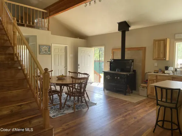 1094 Fortyniner LN, Bonners Ferry, ID 83805
