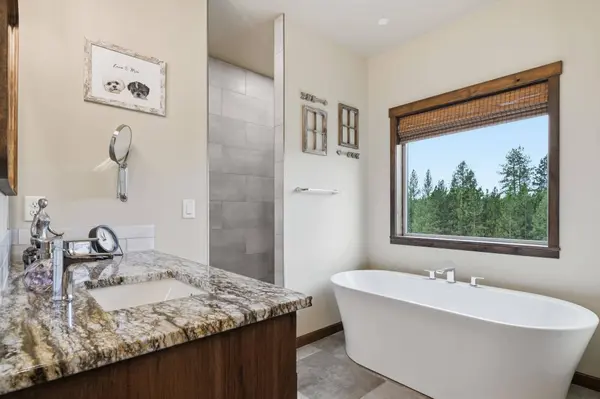 31914 N Zander Ln, Chattaroy, WA 99003