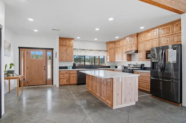 5566 W McKenzie Woolard Rd, Nine Mile Falls, WA 99006