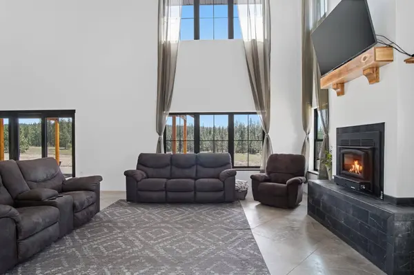 5566 W McKenzie Woolard Rd, Nine Mile Falls, WA 99006