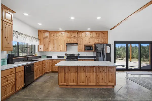 5566 W McKenzie Woolard Rd, Nine Mile Falls, WA 99006