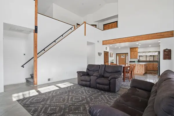 5566 W McKenzie Woolard Rd, Nine Mile Falls, WA 99006