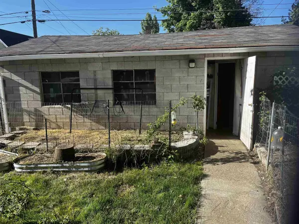 1018 W Grace Ave, Spokane, WA 99205