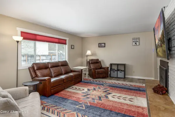 10378 N Bateman ST, Hayden, ID 83835