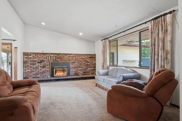 12425 W Meadowview Ln, Nine Mile Falls, WA 99026