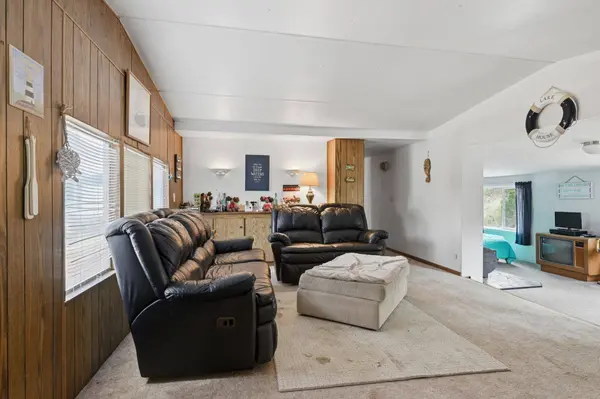 31884 E Phillips Ln, Davenport, WA 99122
