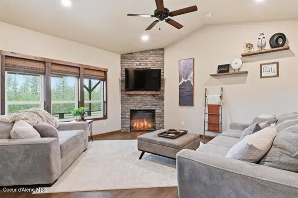31914 N Zander Ln, Chattaroy, WA 99003