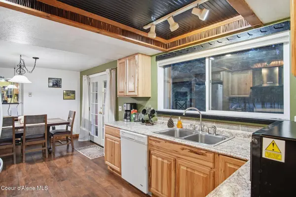 527 Creekside DR, Priest Lake, ID 83856