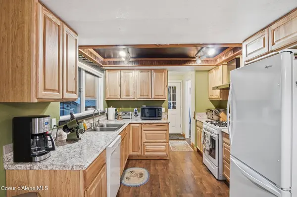 527 Creekside DR, Priest Lake, ID 83856