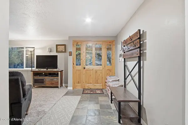 527 Creekside DR, Priest Lake, ID 83856