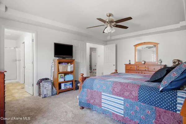 8220 N Salmonberry LOOP, Hayden, ID 83835