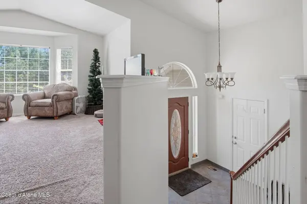 8220 N Salmonberry LOOP, Hayden, ID 83835