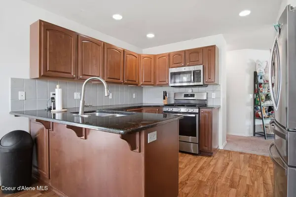 8220 N Salmonberry LOOP, Hayden, ID 83835