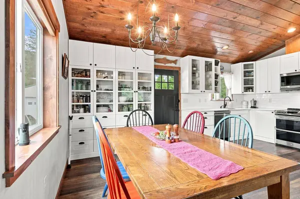 1576 Sunrise Hill Ln, Newport, WA 99156