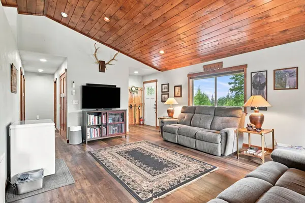 1576 Sunrise Hill Ln, Newport, WA 99156