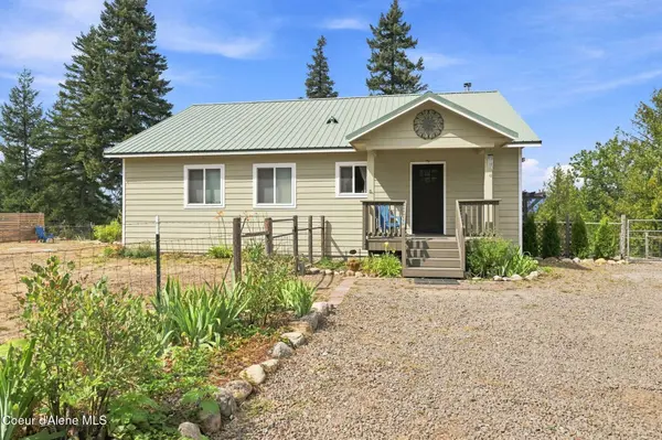 1576 Sunrise Hill Ln, Newport, WA 99156