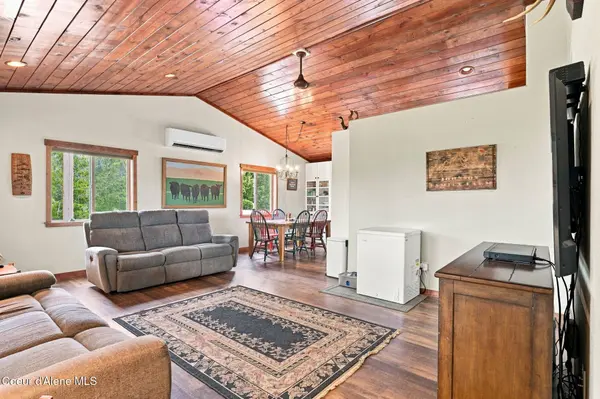 1576 Sunrise Hill Ln, Newport, WA 99156