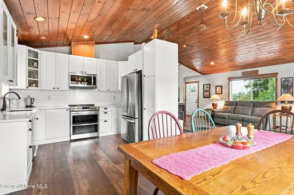 1576 Sunrise Hill Ln, Newport, WA 99156