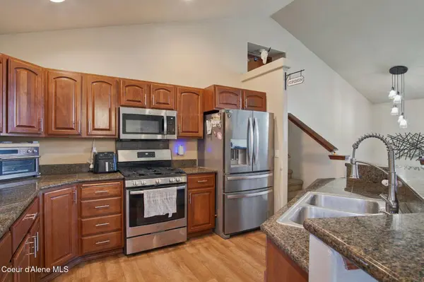8175 N Salmonberry Lp, Hayden, ID 83835