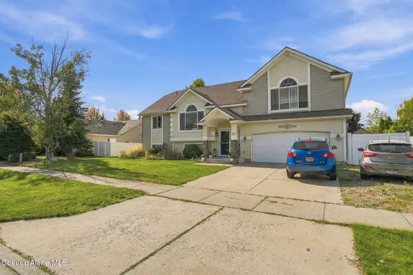 8175 N Salmonberry Lp, Hayden, ID 83835