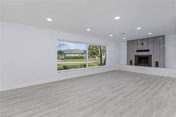 1002 Ione DR, Fort Myers, FL 33919