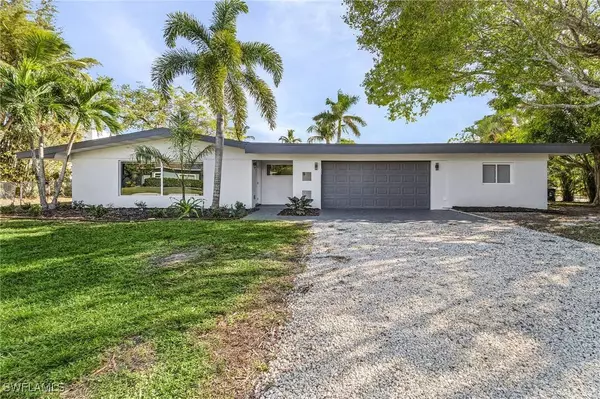 1002 Ione DR, Fort Myers, FL 33919