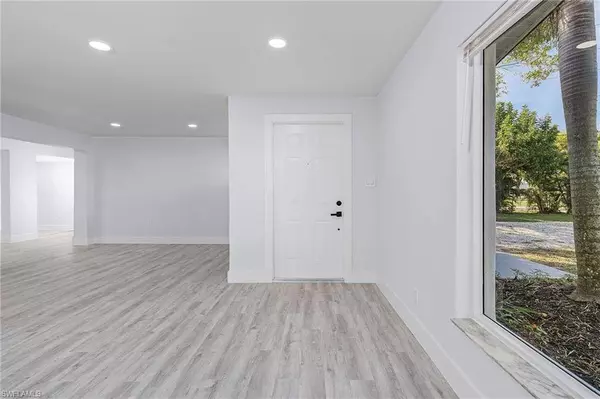 1002 Ione DR, Fort Myers, FL 33919