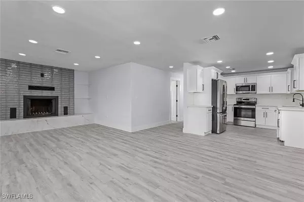 1002 Ione DR, Fort Myers, FL 33919