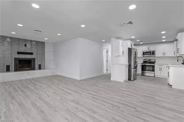 1002 Ione DR, Fort Myers, FL 33919