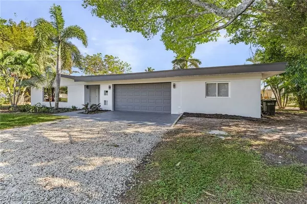 1002 Ione DR, Fort Myers, FL 33919