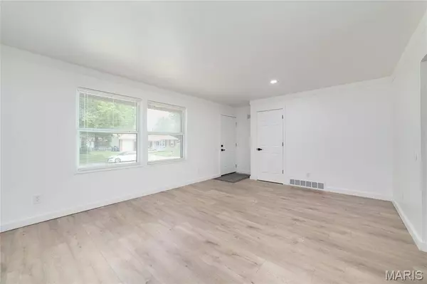 1318 Petite DR, Spanish Lake, MO 63138