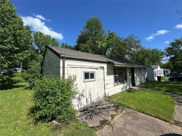 9814 Dennis DR, Riverview, MO 63136