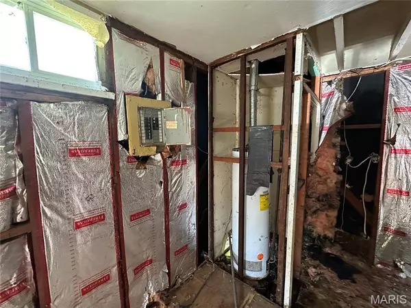 9814 Dennis DR, Riverview, MO 63136