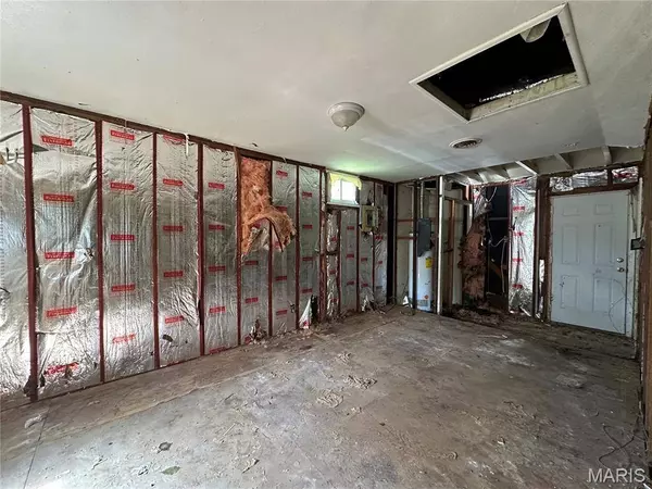 9814 Dennis DR, Riverview, MO 63136