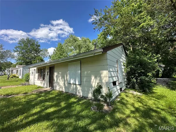 9814 Dennis DR, Riverview, MO 63136