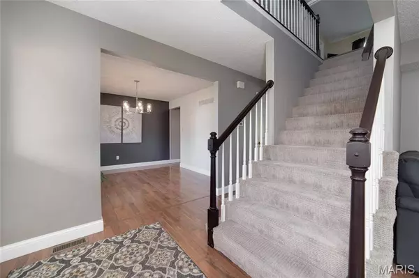 1049 Treeshade DR, St Peters, MO 63376