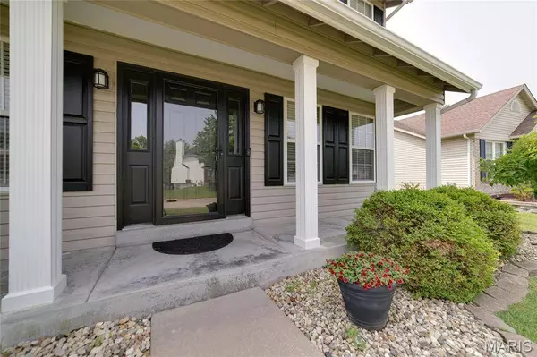 1049 Treeshade DR, St Peters, MO 63376