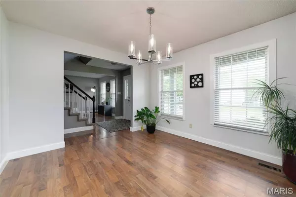 1049 Treeshade DR, St Peters, MO 63376